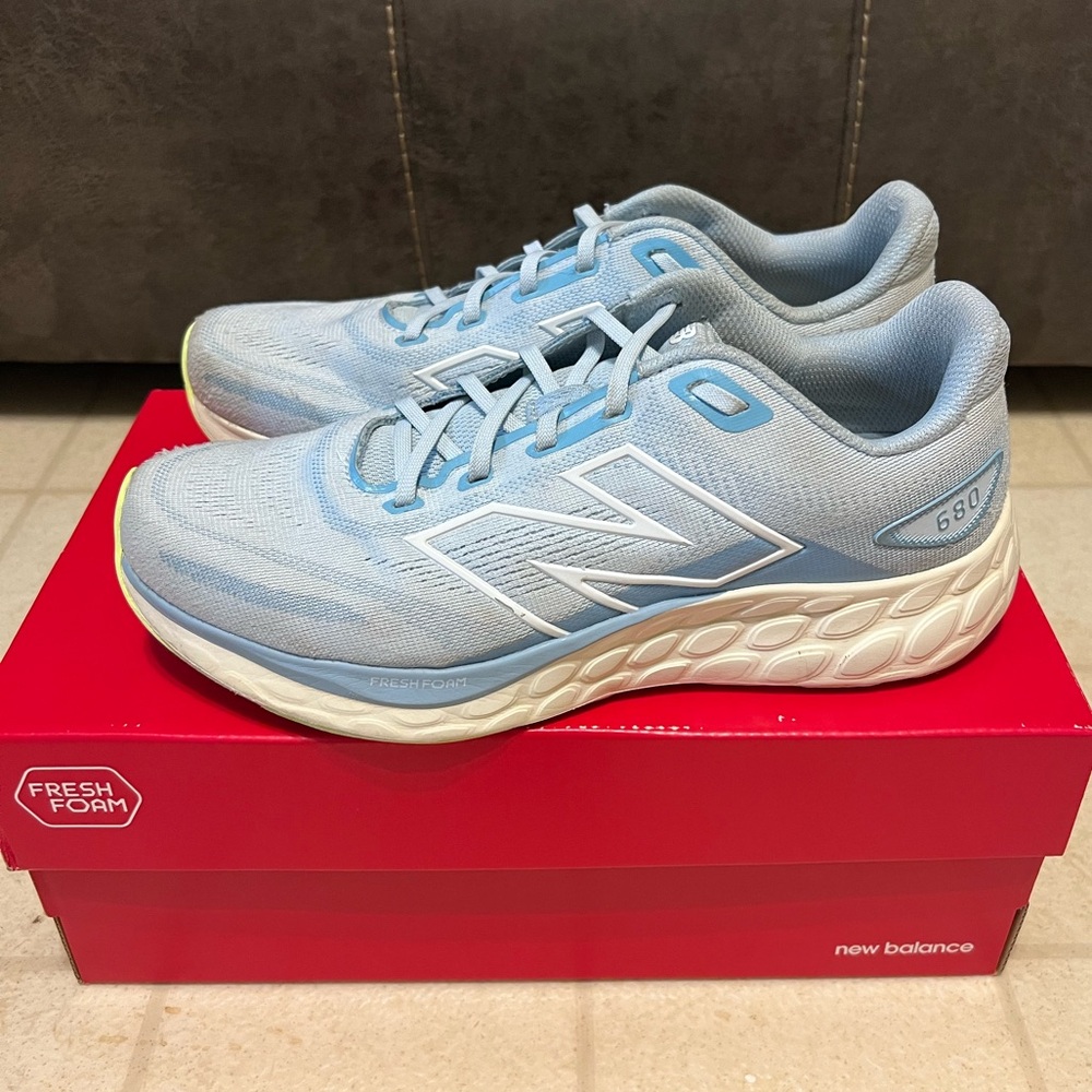 New Balance Women's Fresh Foam 680 v8 Running Shoes